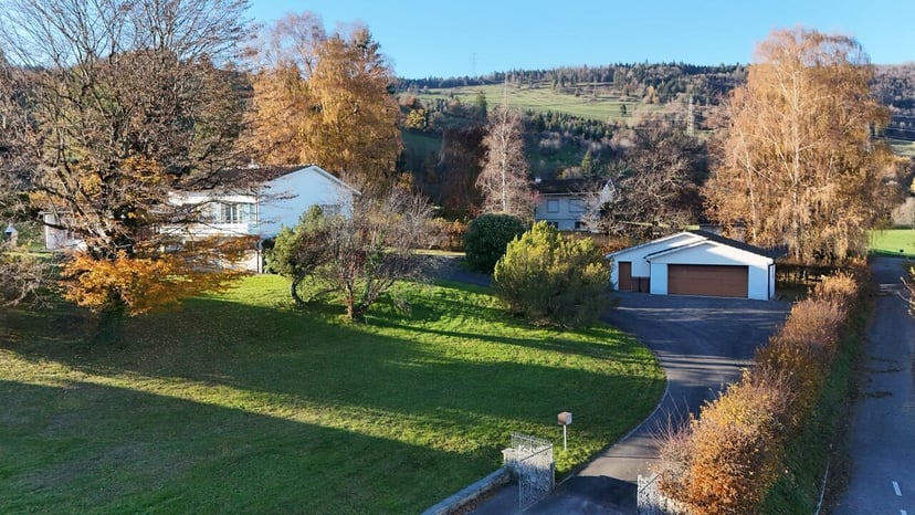 À Glovelier à vendre villa de 9.5 pièces sur une vaste parcelle - photo 3