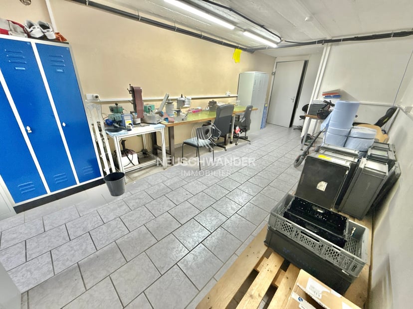 Atelier à transformer en une maison familiale à Bassecourt à vendre - photo 3