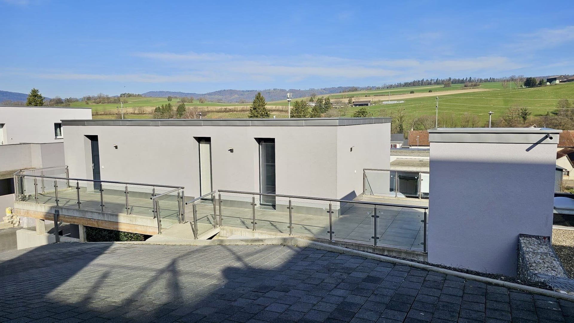 À louer à Courfaivre appartement de 4.5 pièces avec une belle terrasse - photo 2