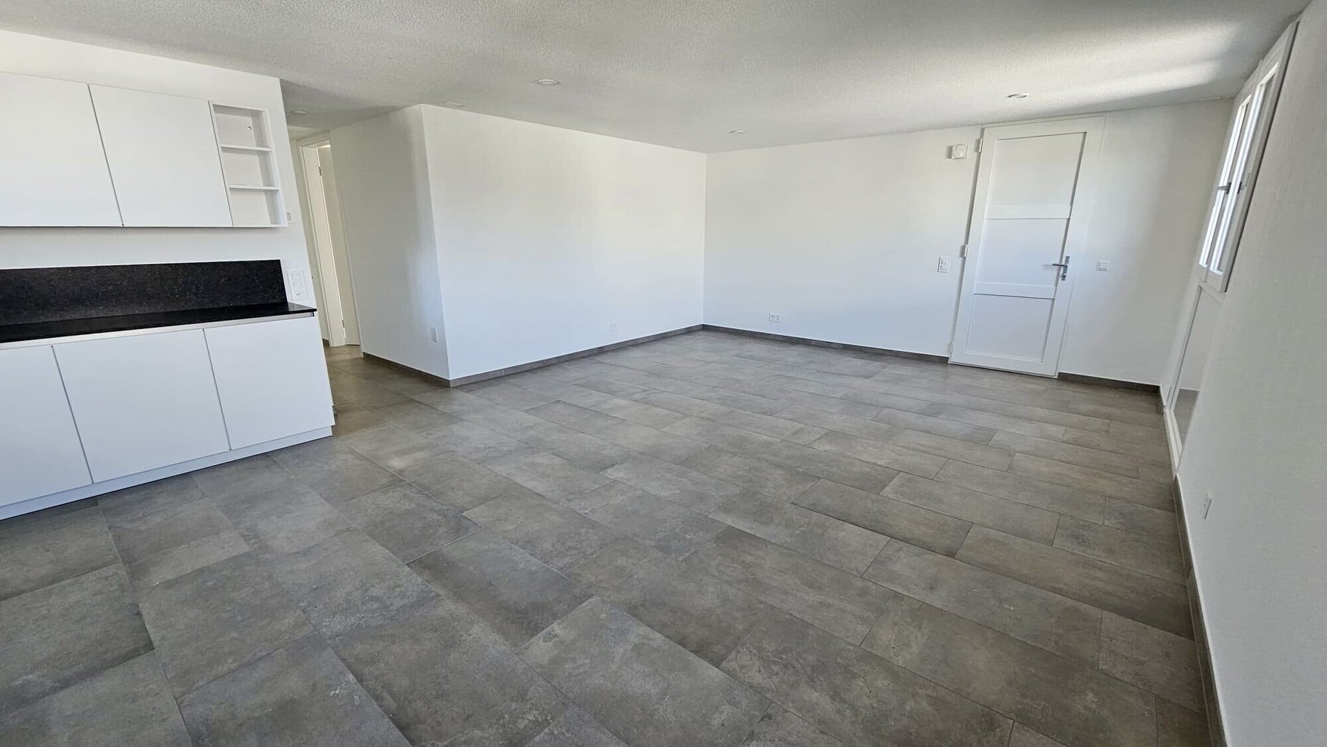 À louer à Courfaivre appartement de 4.5 pièces avec une belle terrasse - photo 4