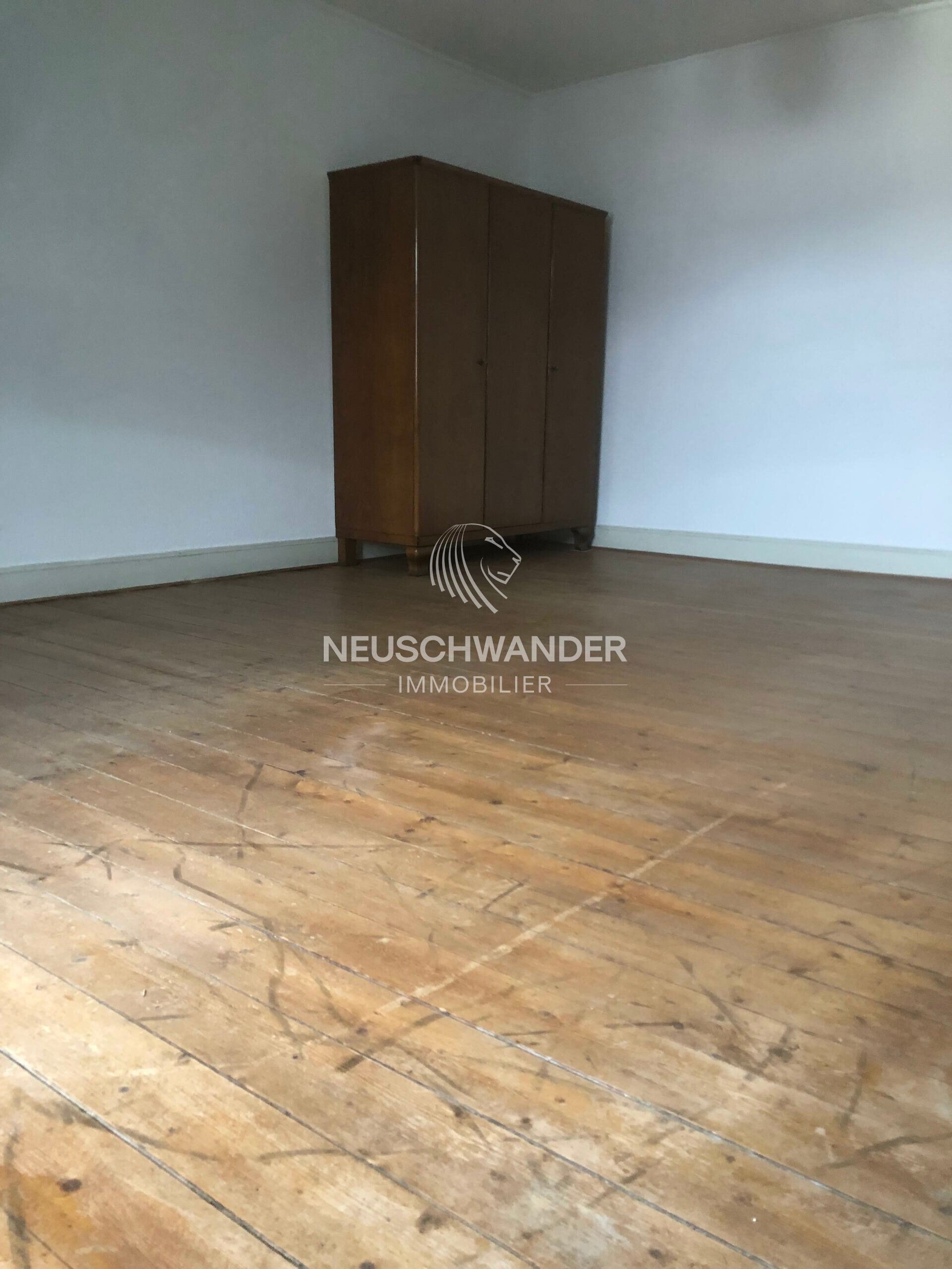 Grand espace de stockage proche de toutes commodités à Delémont - photo 3