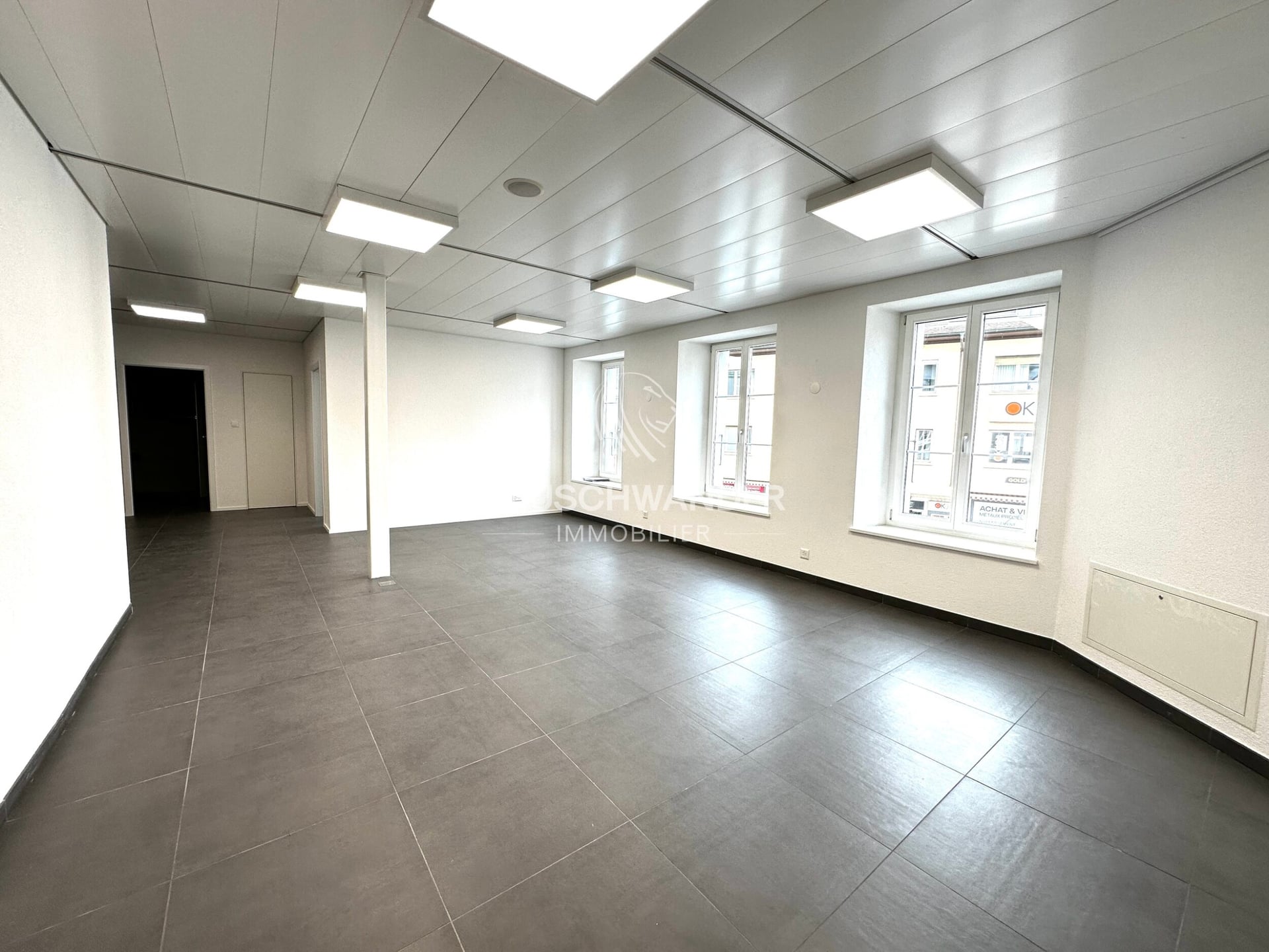 Surface commerciale de 3,5 pièces au 1er étage à louer à Delémont - photo 1