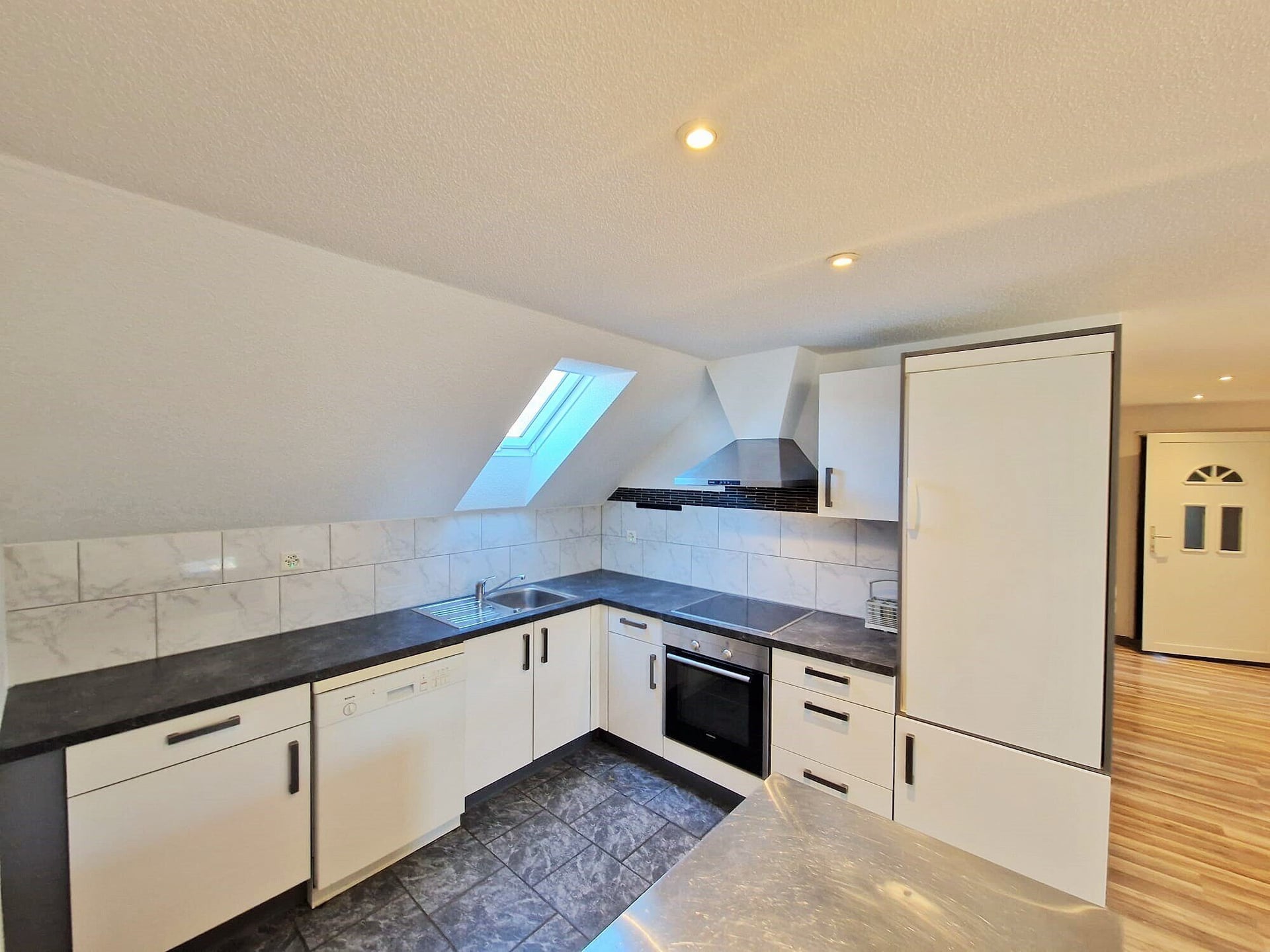 Appartement de 3.5 pièces au 3ème étage à Reconvilier - photo 2