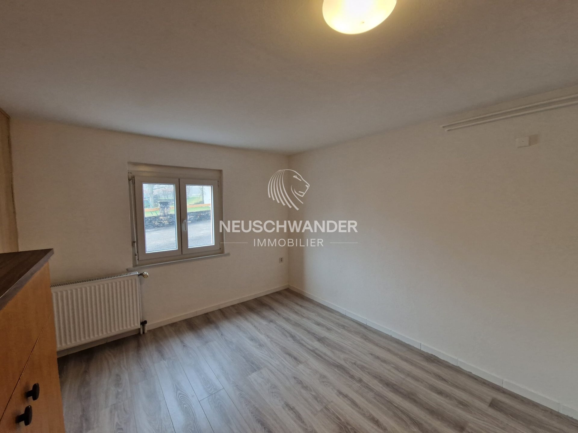 Dans le village de Réclère appartement de 3.5 pièces à louer - photo 3