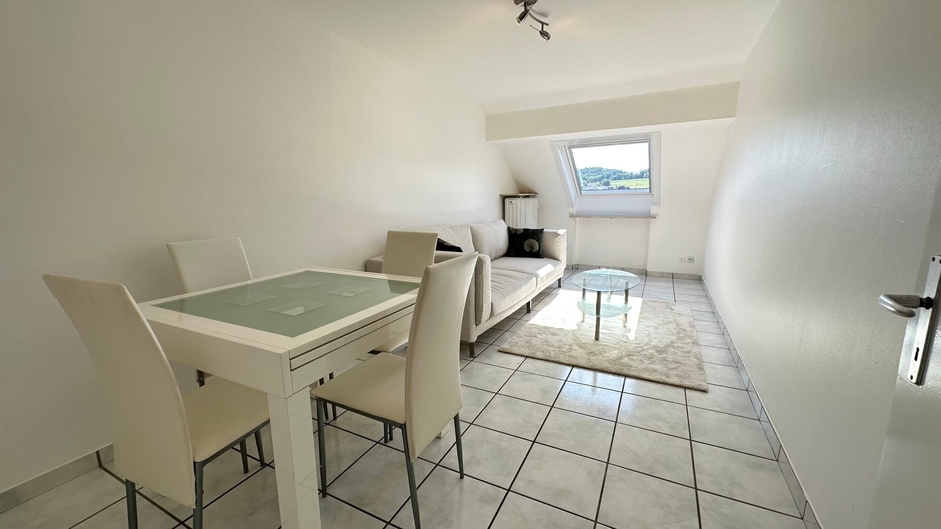 Attique de 1.5 pièces à louer à Porrentruy - photo 2