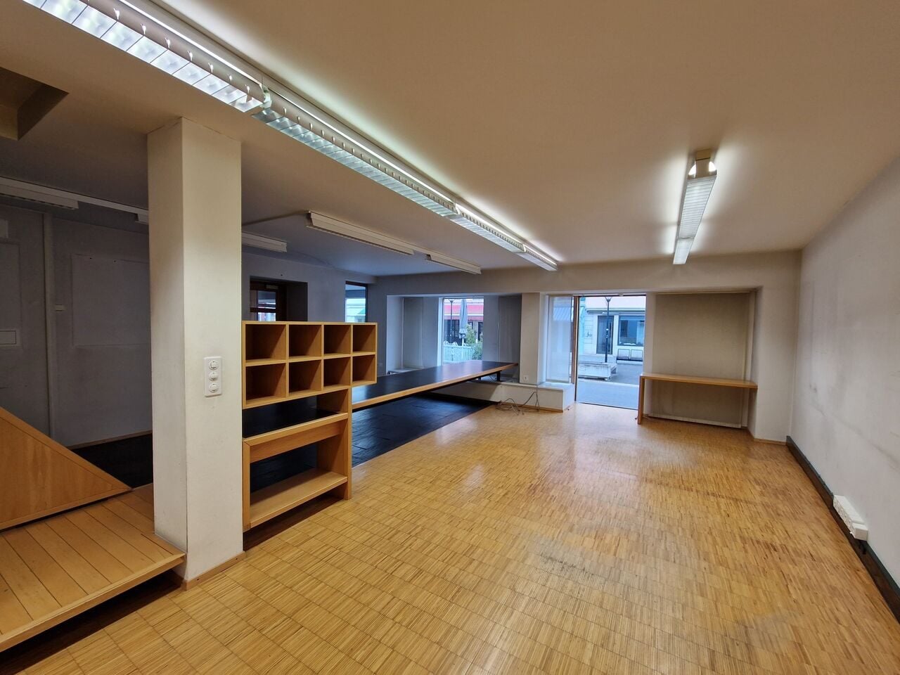 Surface commerciale en duplex de 105.45 m² à louer à Delémont - photo 1