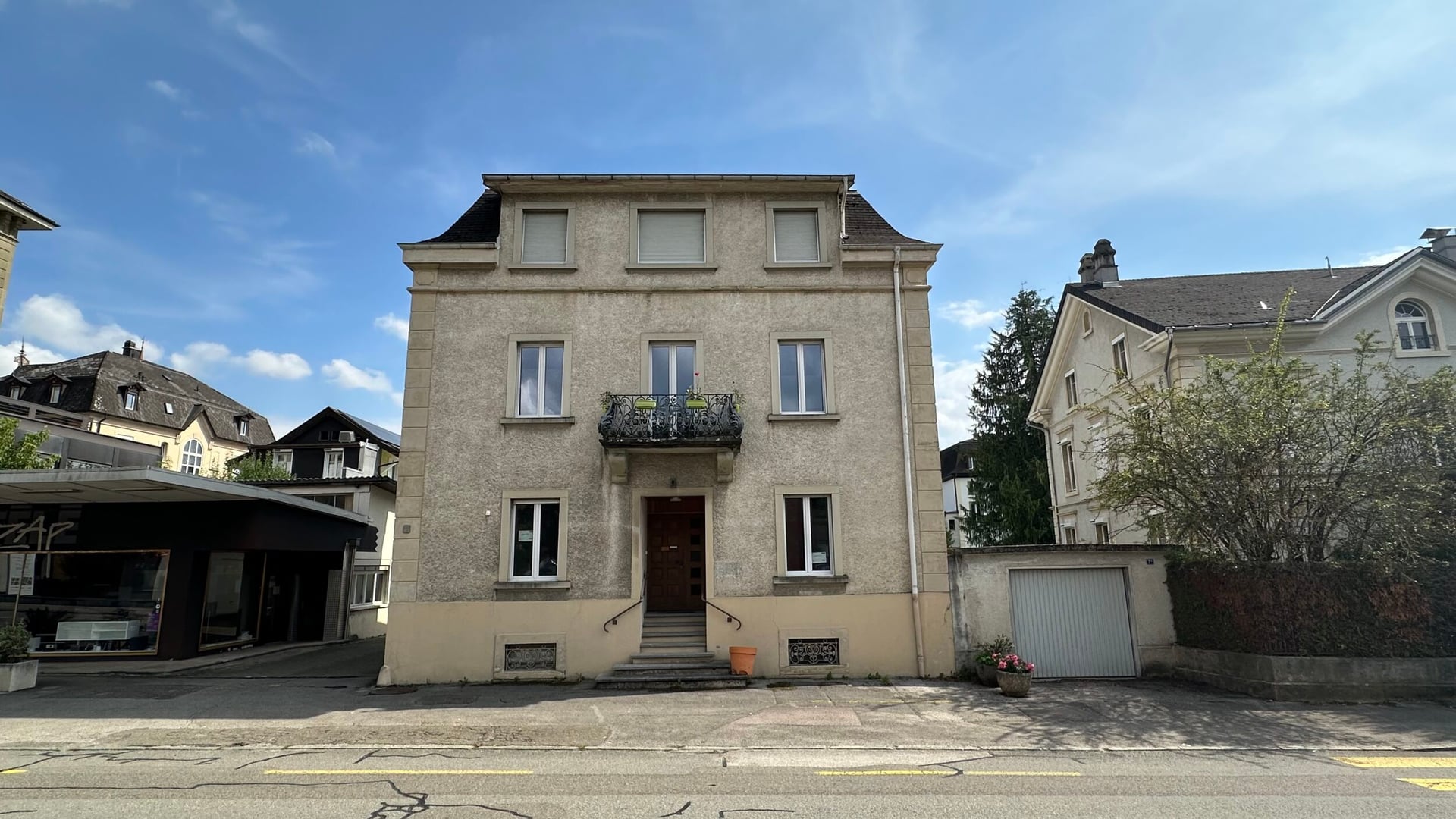 Surface commerciale de 4 pièces à louer dans la ville de Porrentruy - photo 1