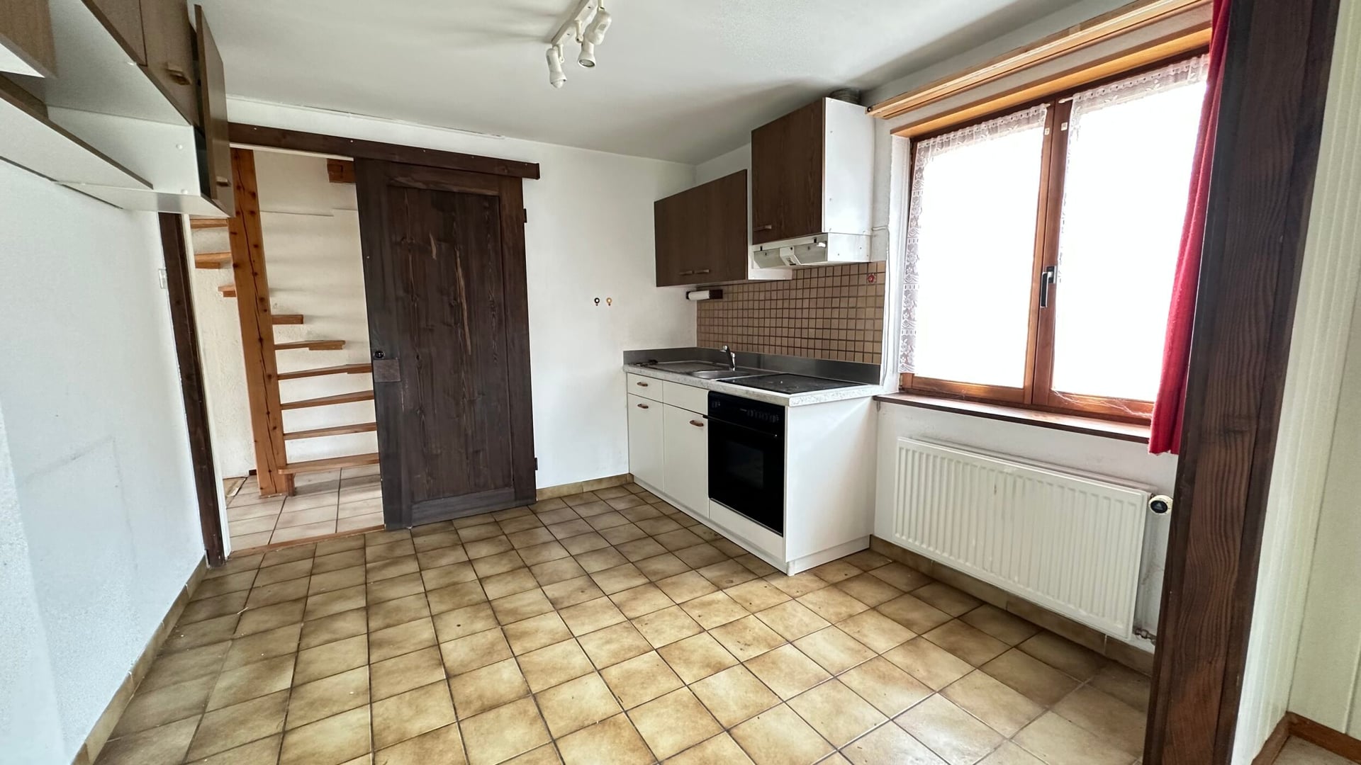 Maison à rénover de 5.5 pièces et studio à Delémont - photo 5