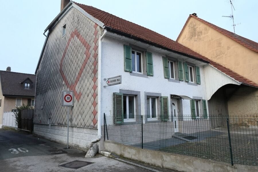 Grande bâtisse rénovée de 8 pièces à vendre à Alle - photo 2