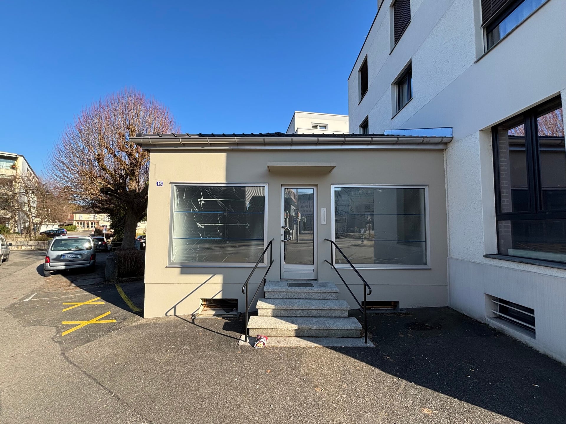 Local commercial de 3 pièces à vendre à Porrentruy - photo 1