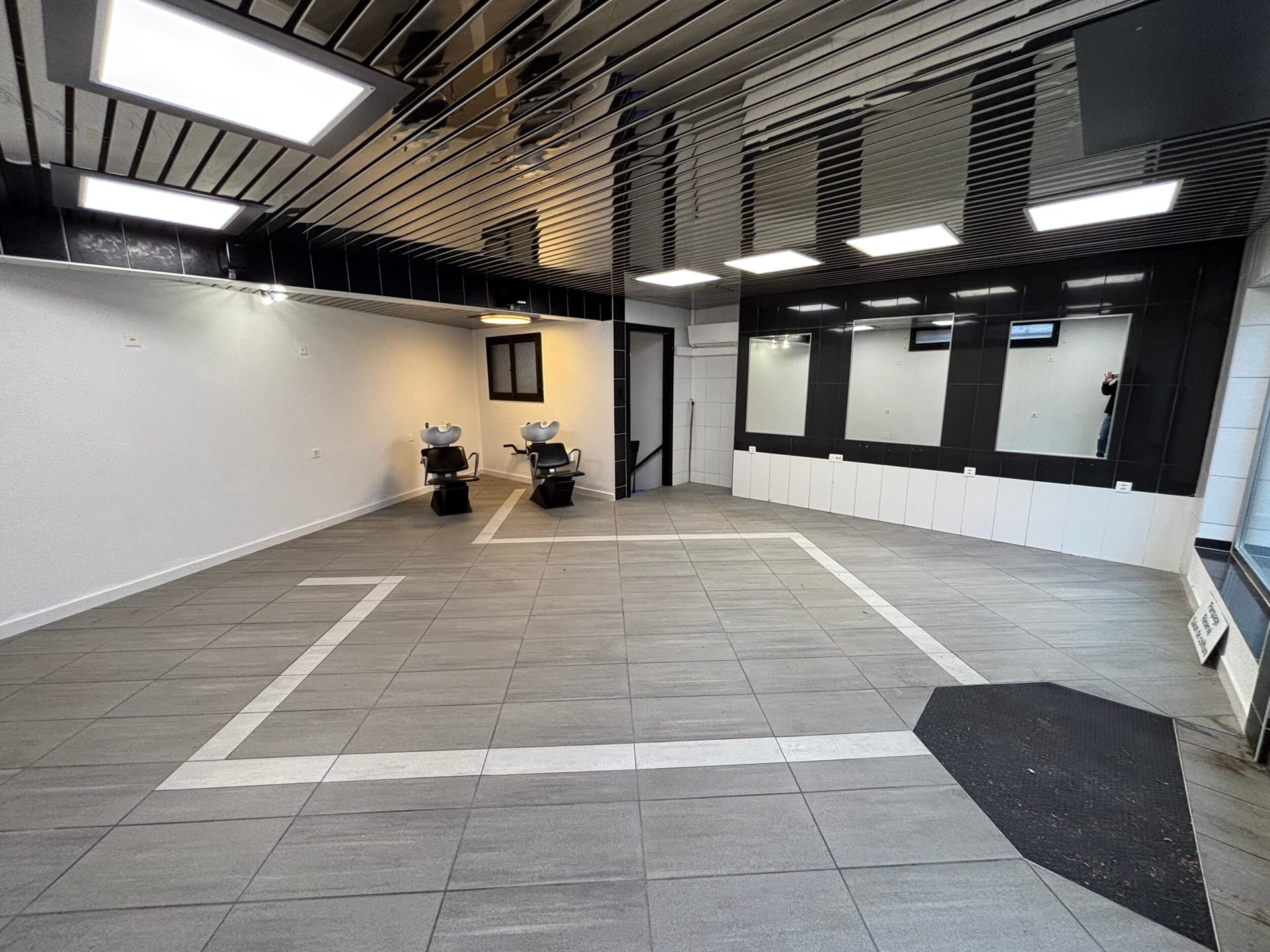 Local commercial de 3 pièces à vendre à Porrentruy - photo 2