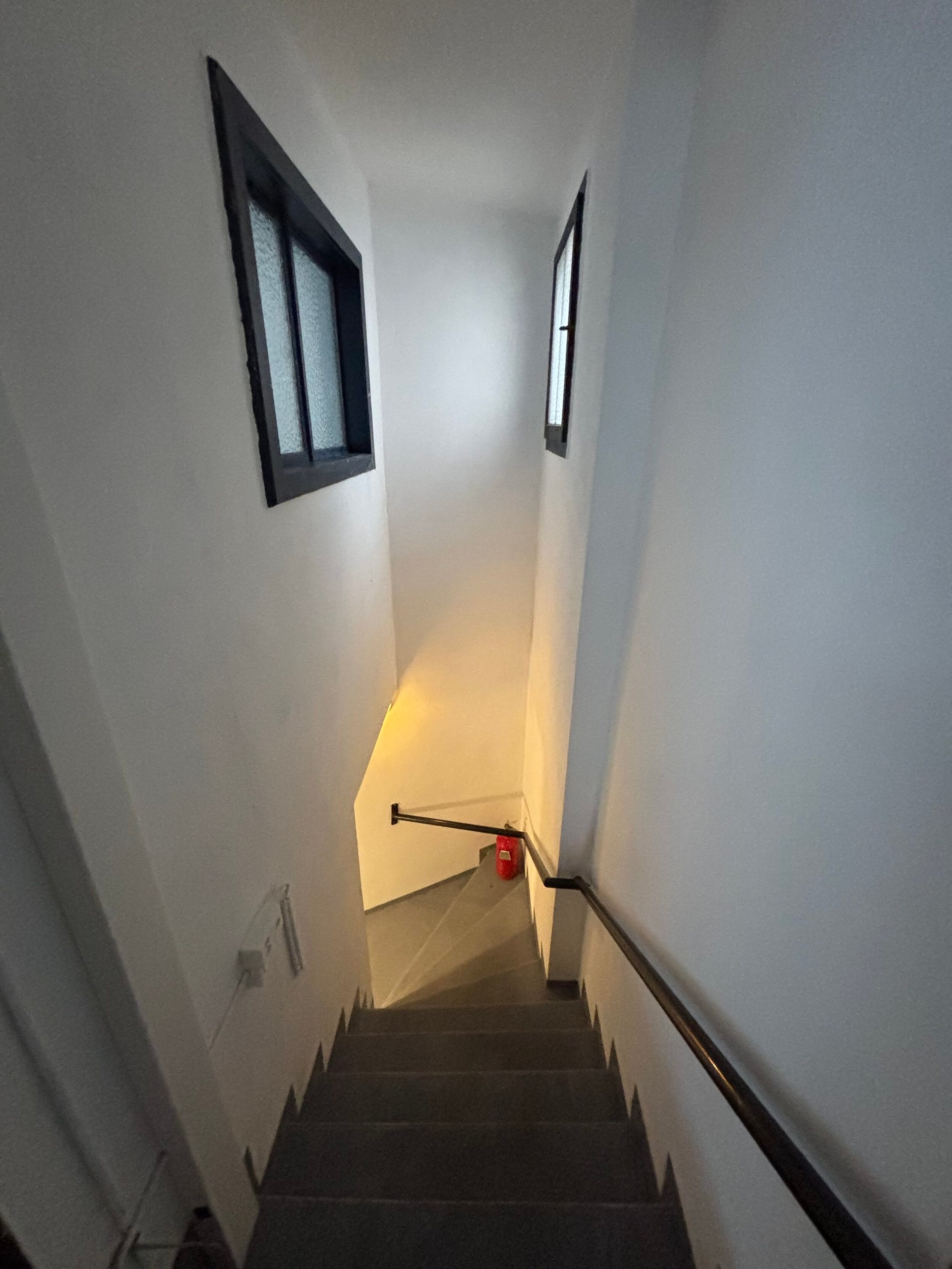 Local commercial de 3 pièces à vendre à Porrentruy - photo 3