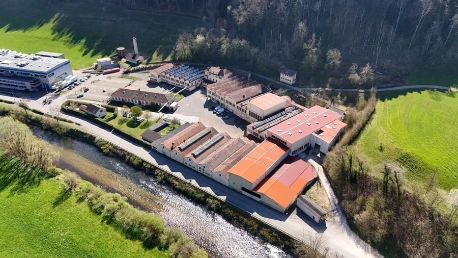 À vendre à St-Ursanne site industriel abritant des surfaces louées - photo 1