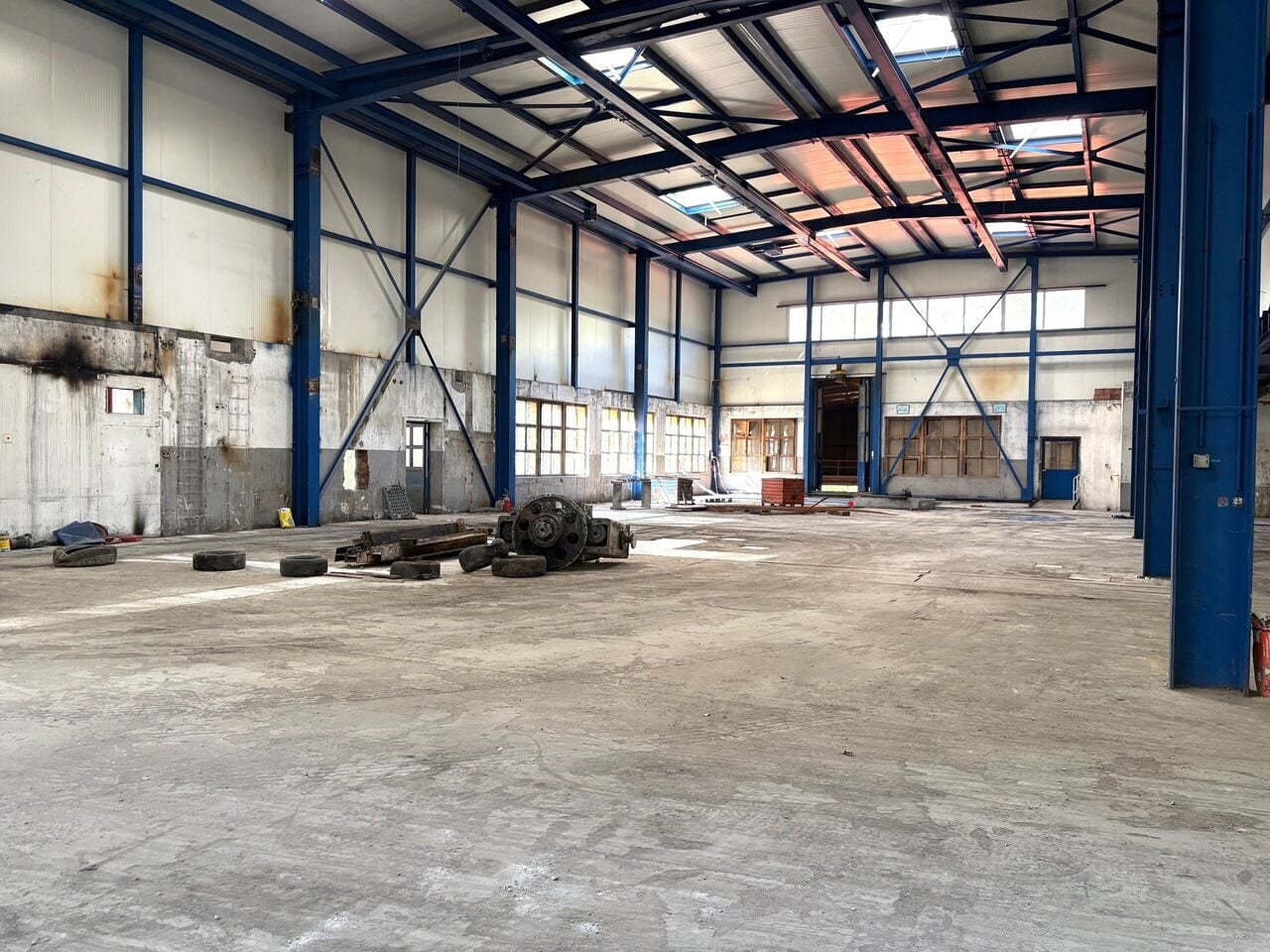 À St Ursanne, grands espaces 170 m2, 221 m2, 238 m2,374 m2, 558 m2 - photo 4