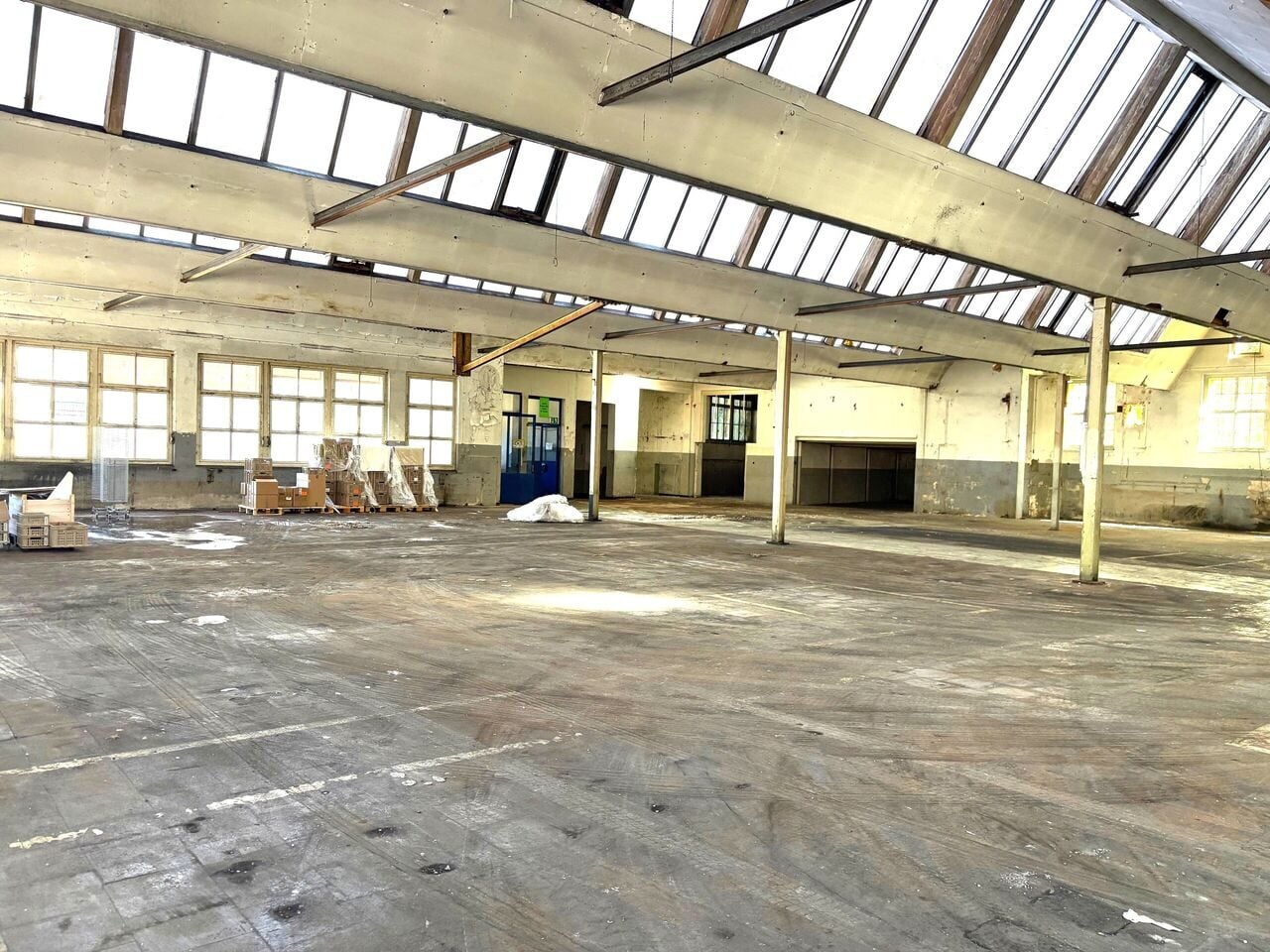 À St Ursanne, grands espaces 170 m2, 221 m2, 238 m2,374 m2, 558 m2 - photo 5