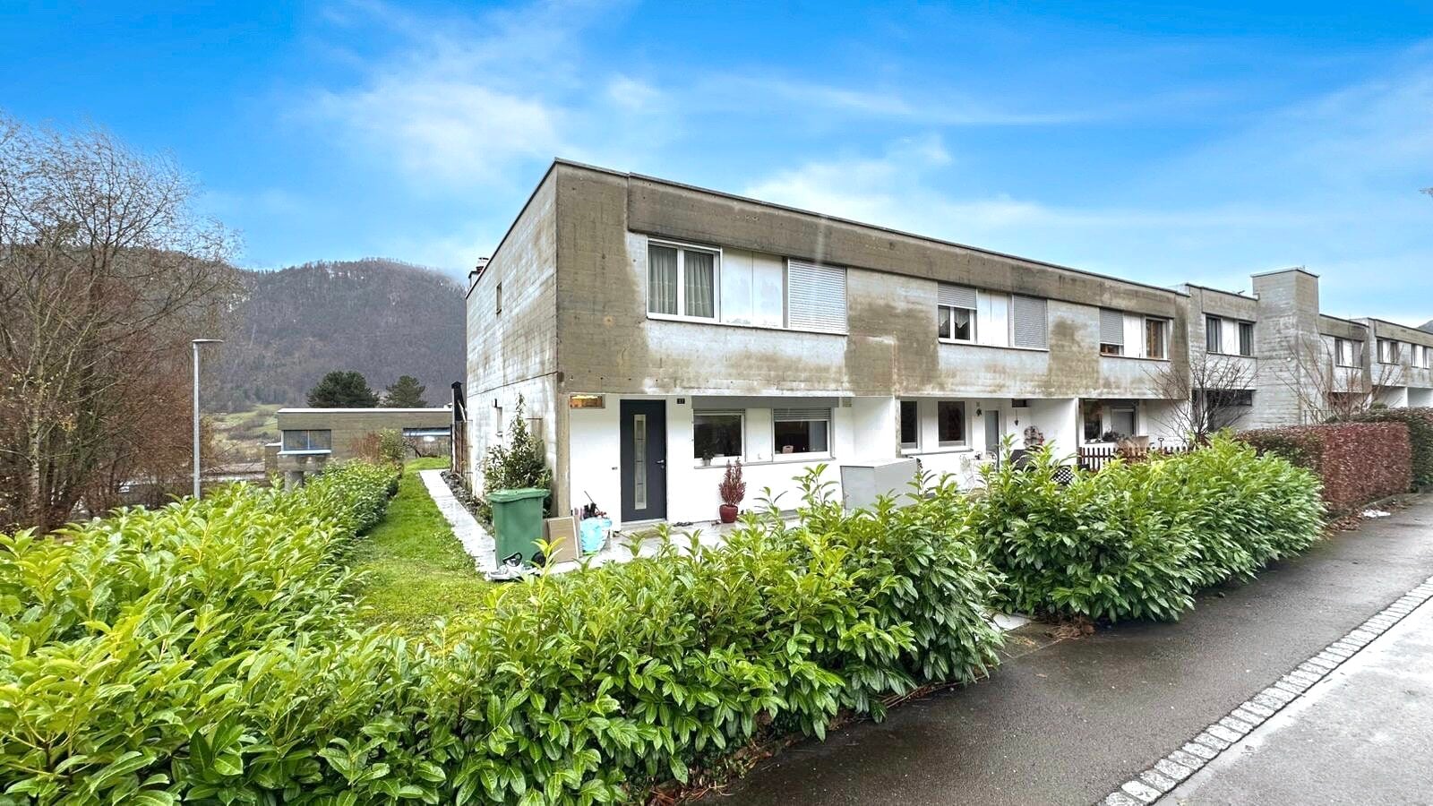 À vendre maison mitoyenne de 6 pièces à Moutier - photo 1