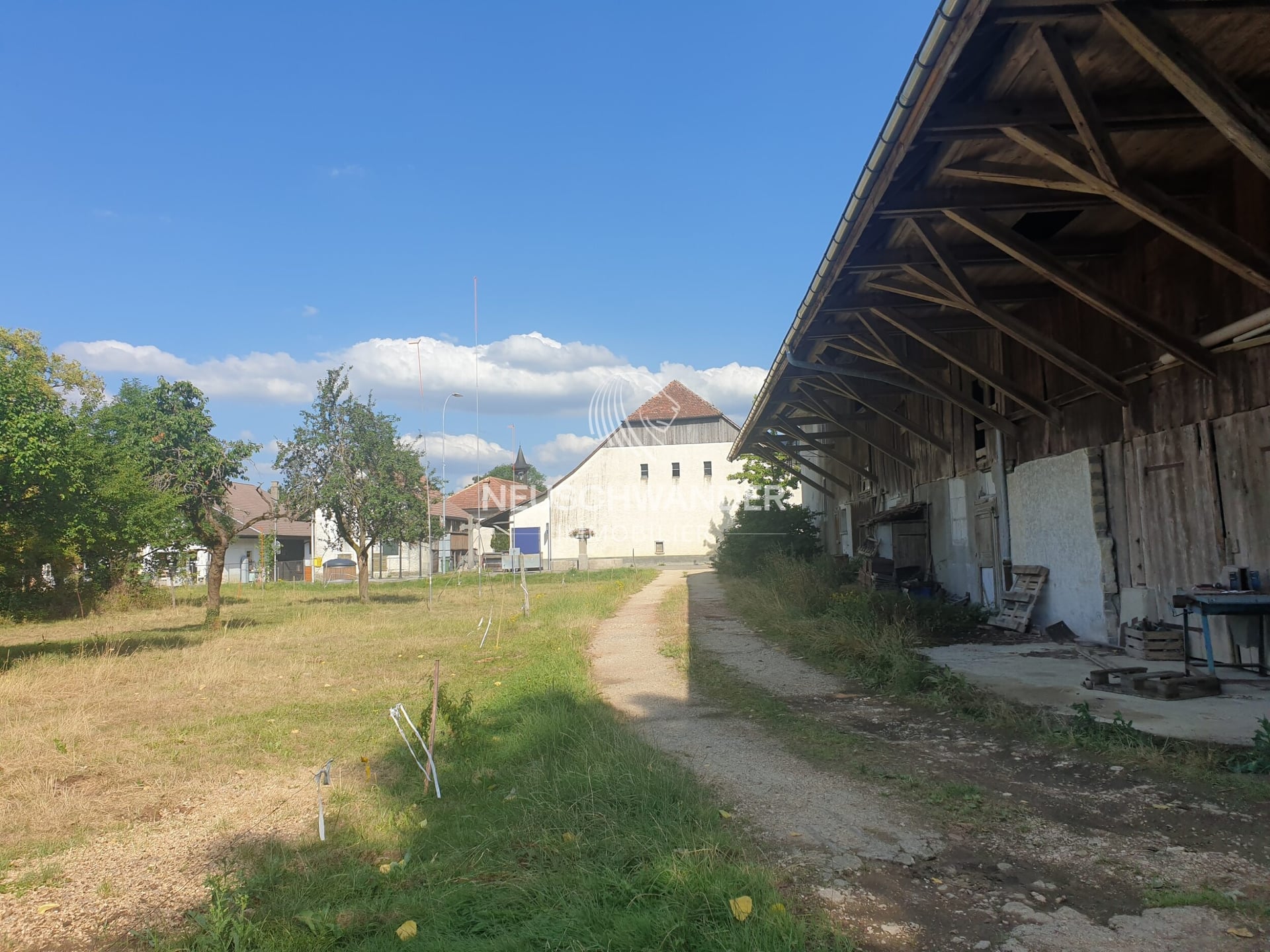 Situé à Berlincourt terrain constructible de 1'934 m² à vendre