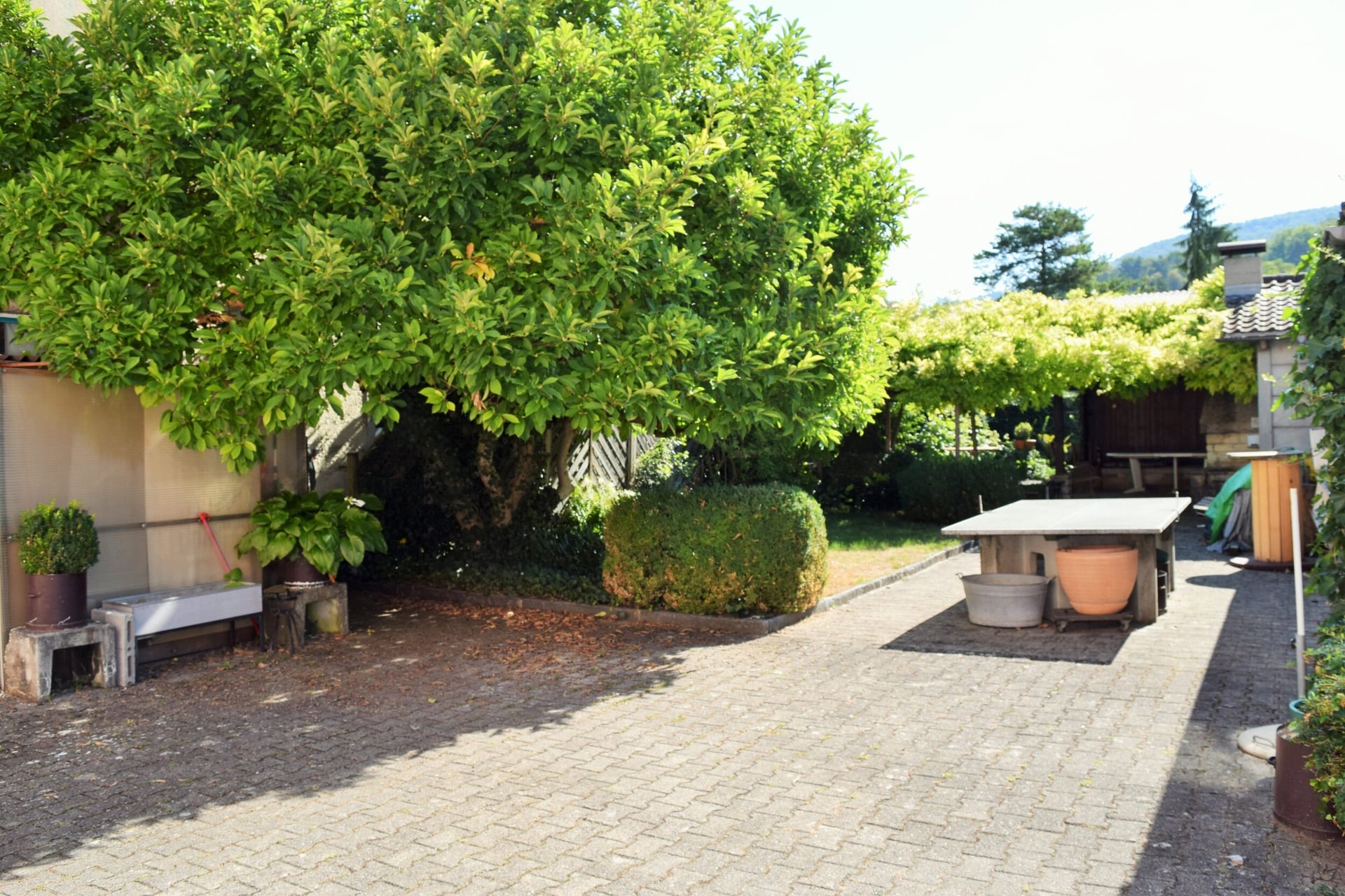 À Courrendlin immeuble de 4 appartements et 1 commerce à vendre - photo 2