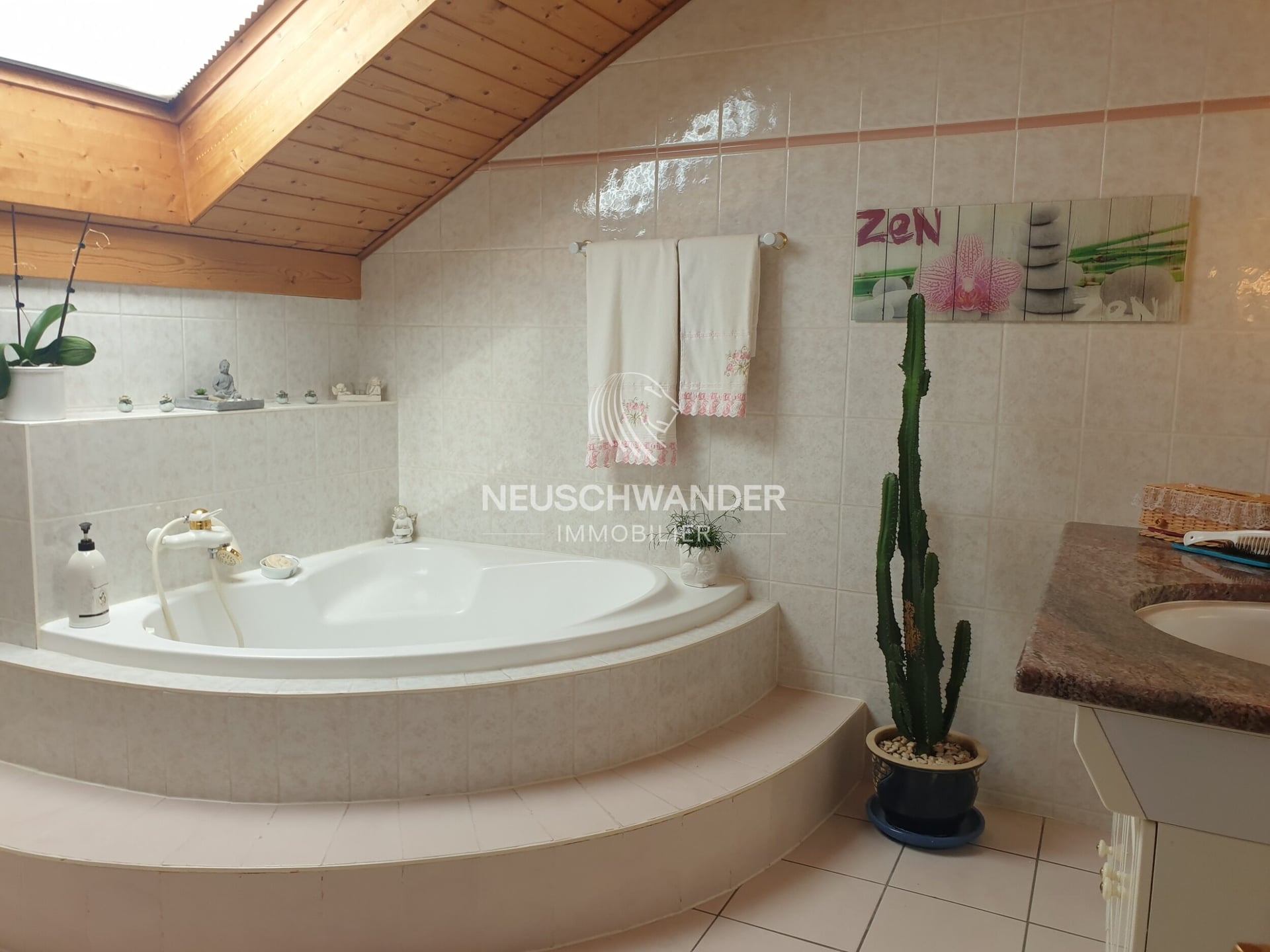 À vendre à Courroux spacieuse maison de 6.5 pièces - photo 3