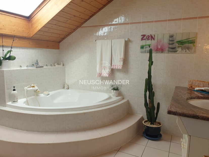 À vendre à Courroux spacieuse maison de 6.5 pièces - photo 3