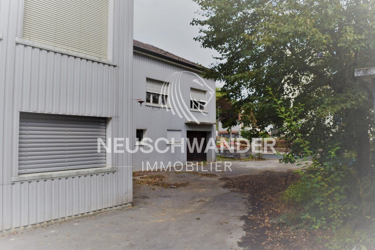 À vendre à Porrentruy grands locaux de 4'211 m2 - photo 1