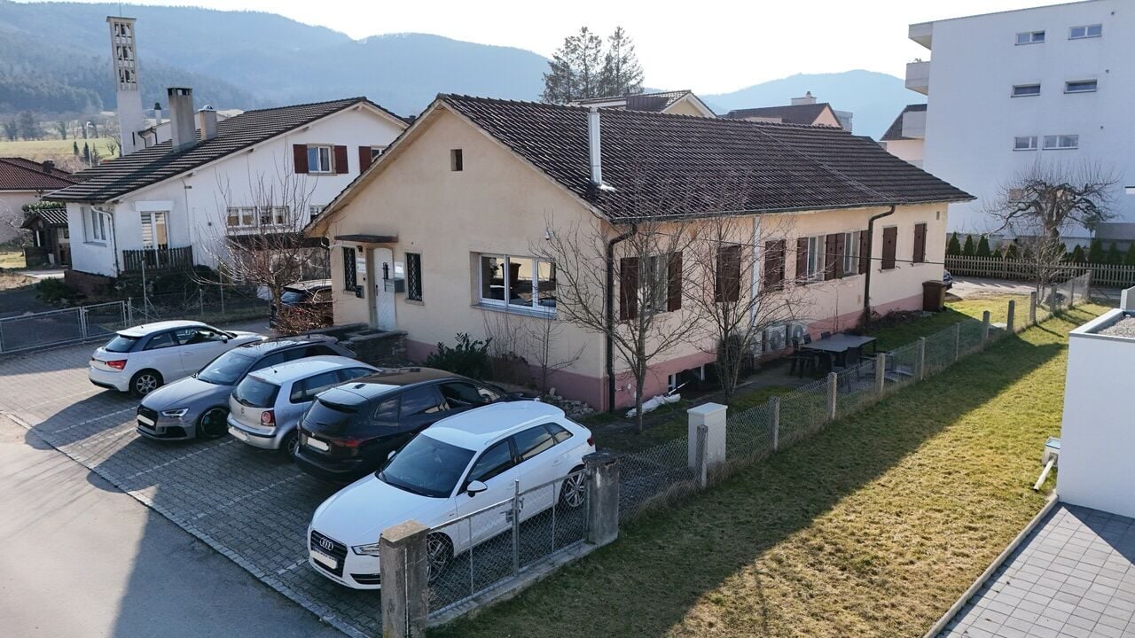 À vendre à Bassecourt spacieux atelier de polissage de 10 pièces - photo 1