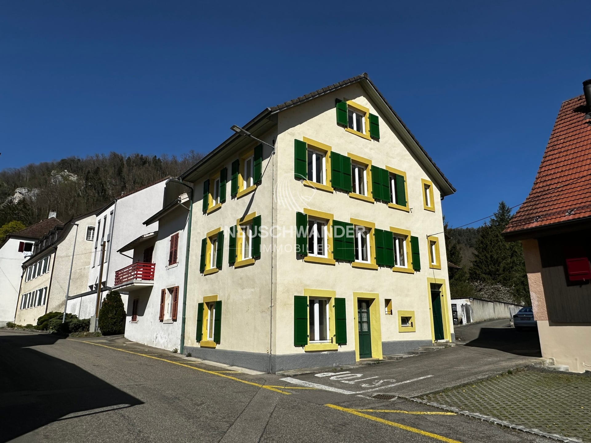 À vendre maison locative avec 3 appartements à Soyhières - photo 1