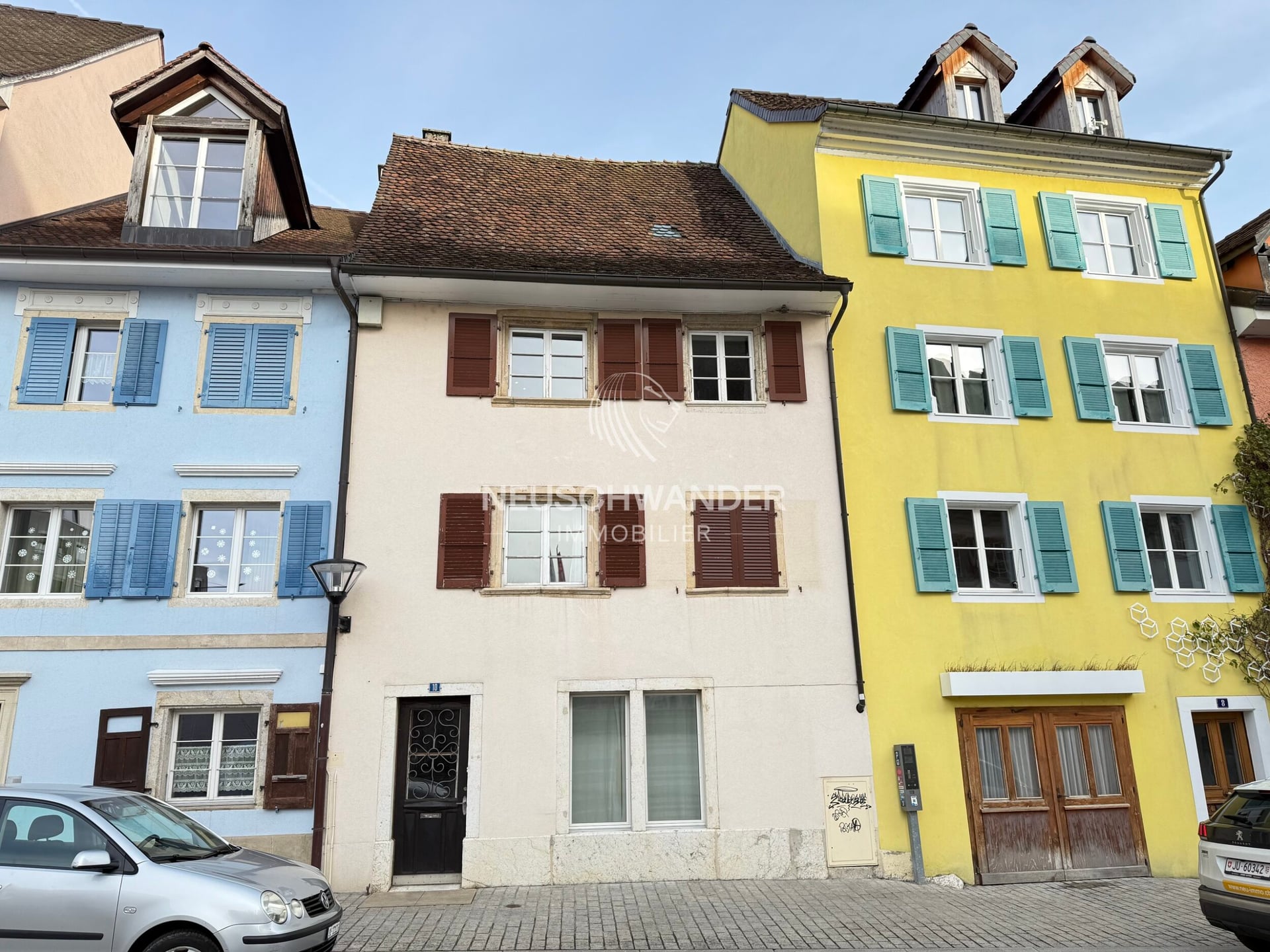 Maison locative de 2 appartements et 1 commerce à vendre à Delémont - photo 1