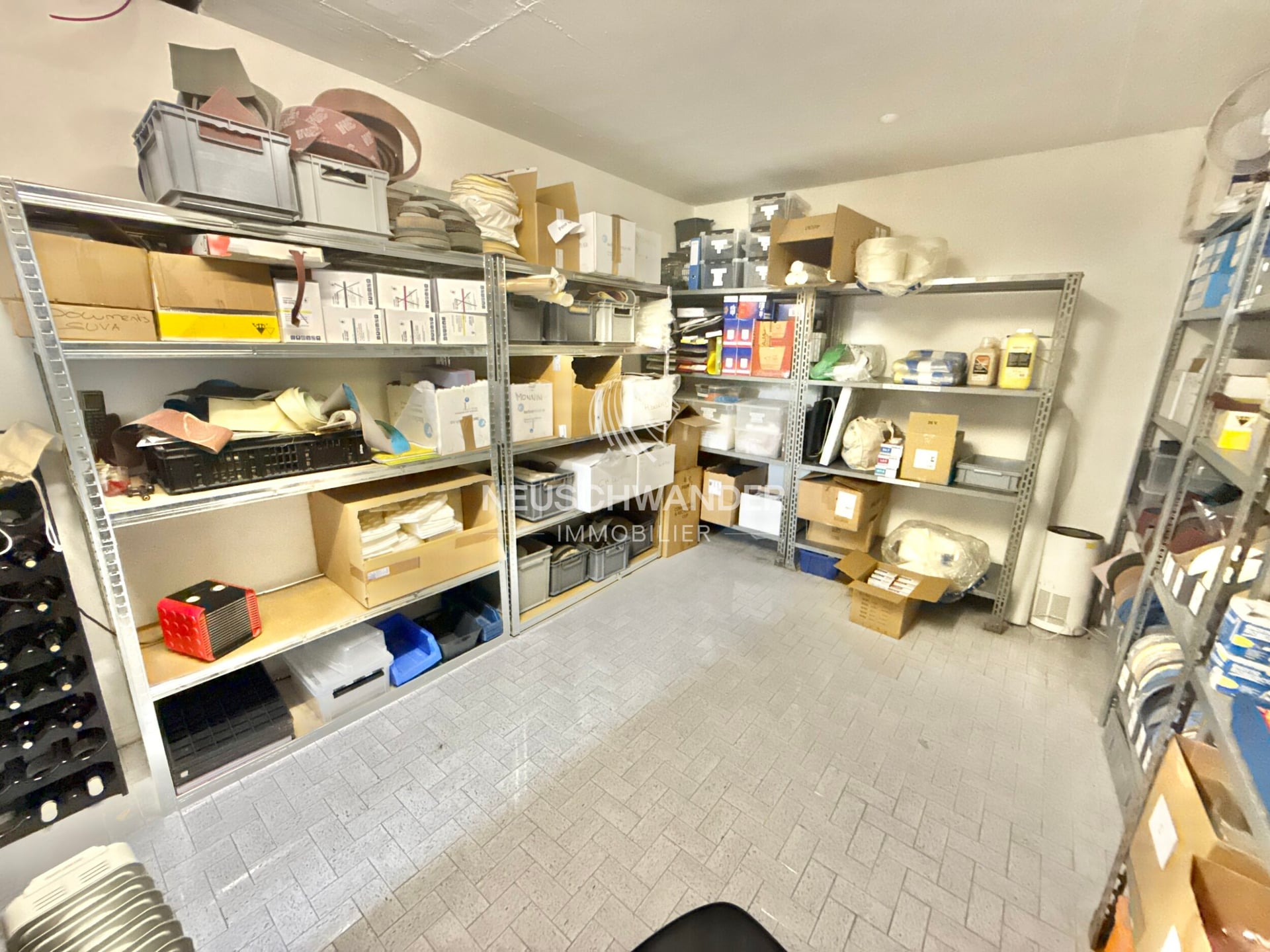 Atelier à transformer en une maison familiale à Bassecourt à vendre - photo 4