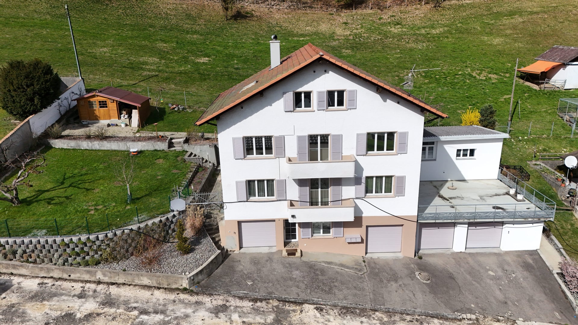 À vendre à Roches (BE) immeuble de 3 appartements avec 4 garages - photo 1