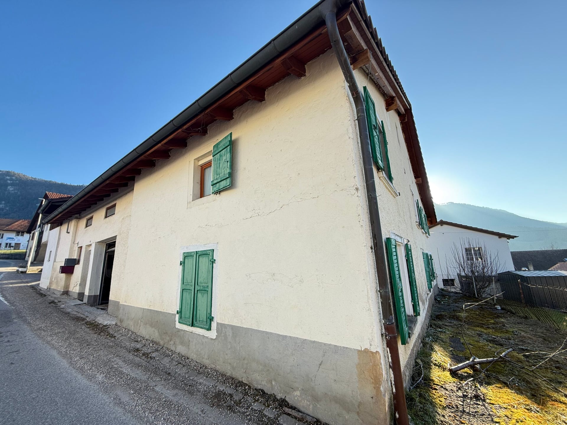 Grande bâtisse de 2 appartements à vendre à Eschert - photo 1