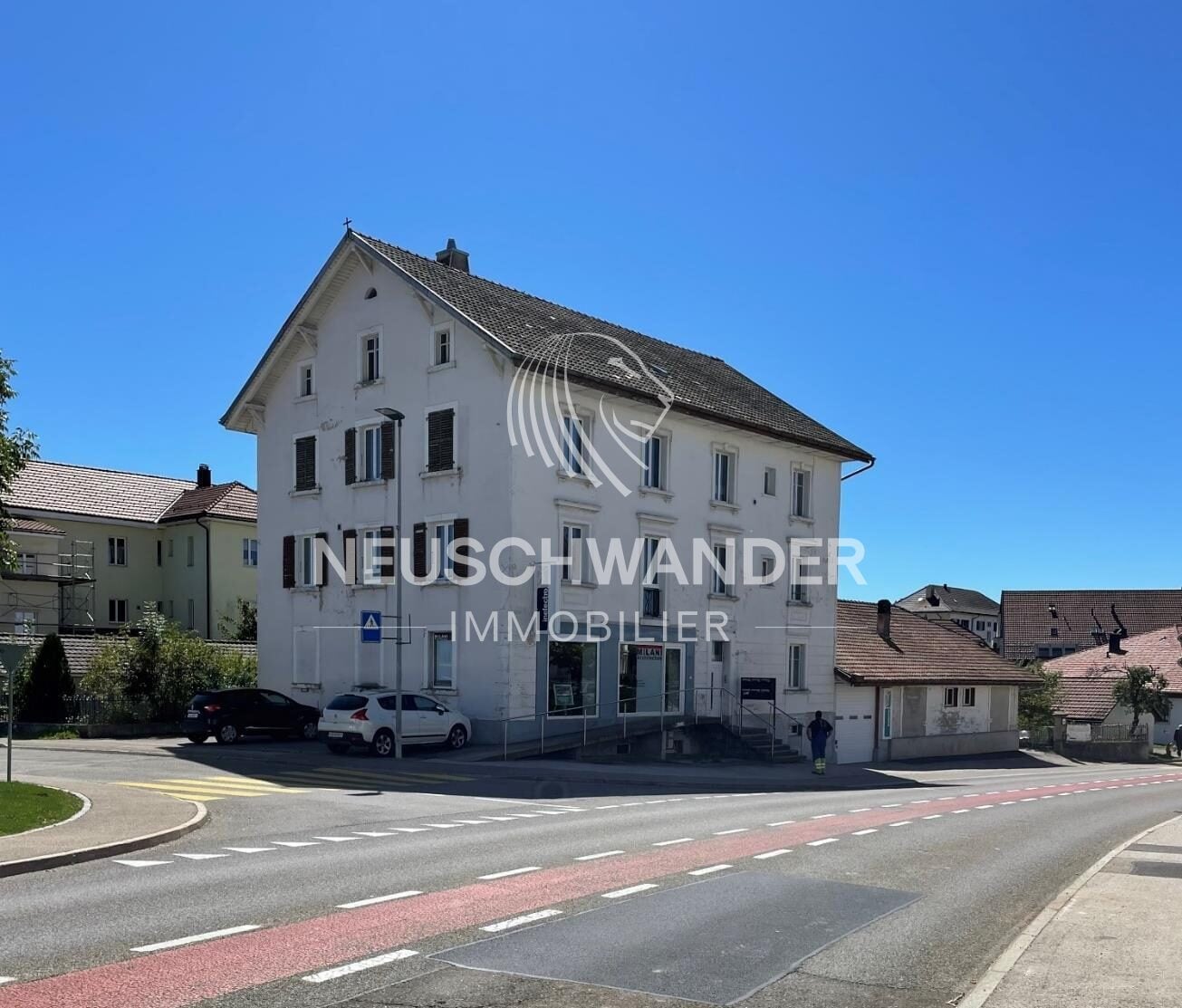 Immeuble de 4 logements et 3 commerces à vendre à Saignelégier - photo 1