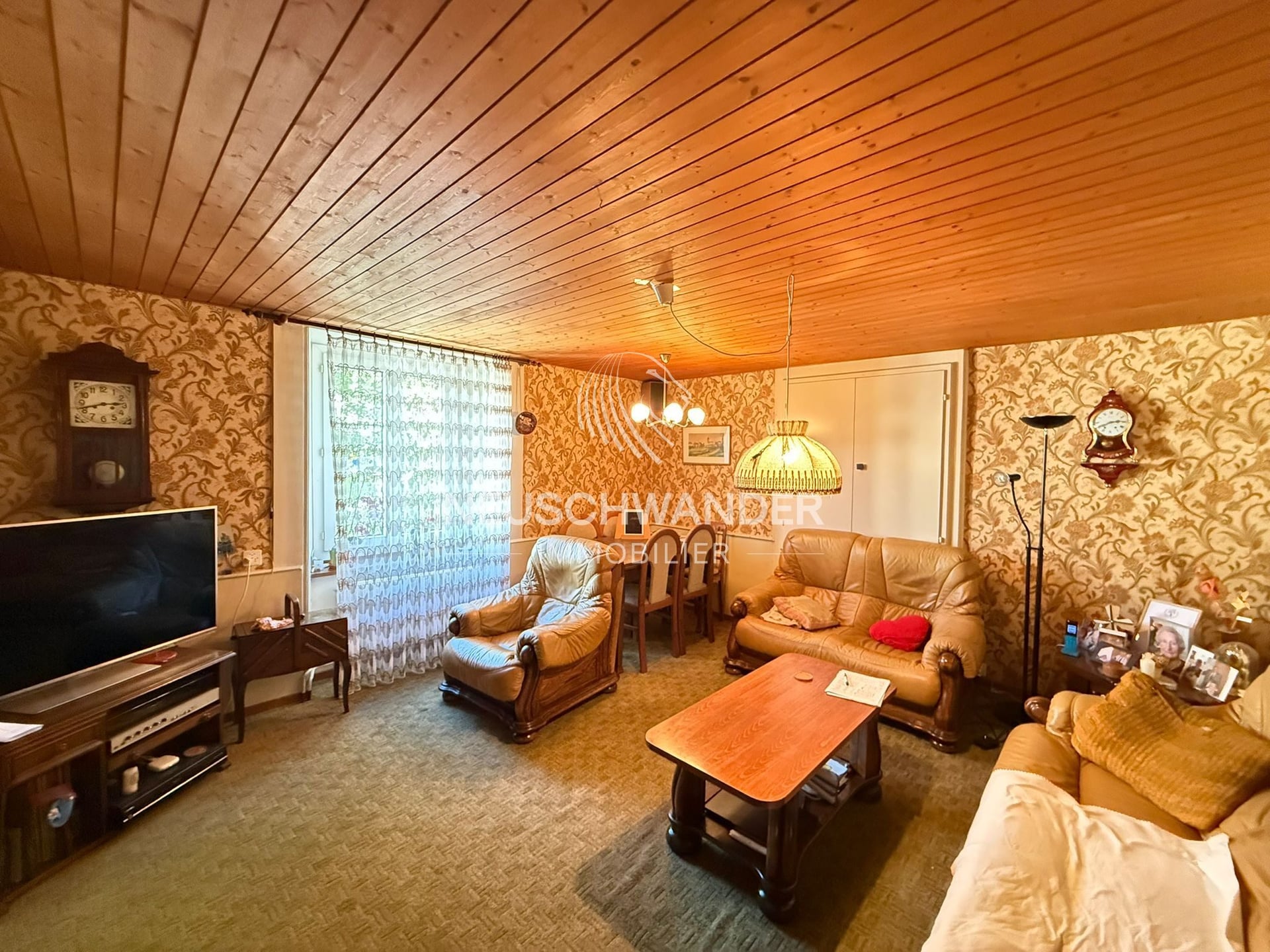 À Saignelégier immeuble avec 1 commerce et 4 logements à vendre - photo 3