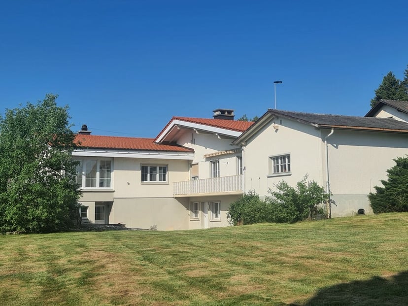 À vendre aux Franches-Montagnes, maison de maître de 7.5 pièces - photo 1