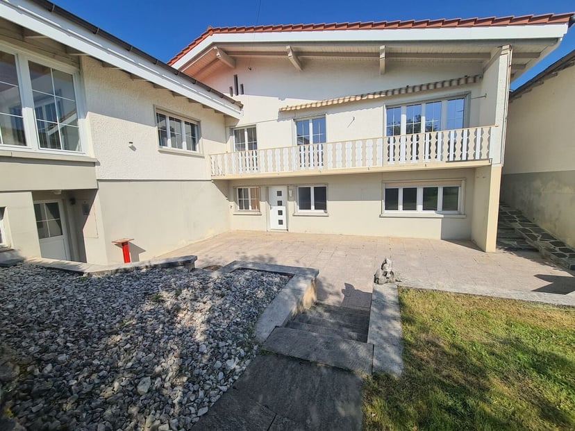 À vendre aux Franches-Montagnes, maison de maître de 7.5 pièces - photo 2