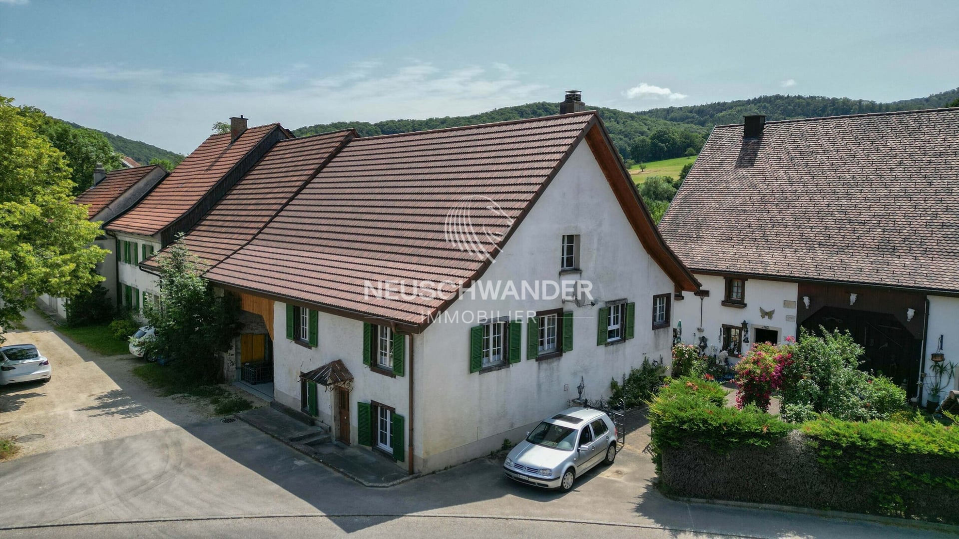 Maison rénovée de 5.5 pièces à Charmoille à vendre - photo 1