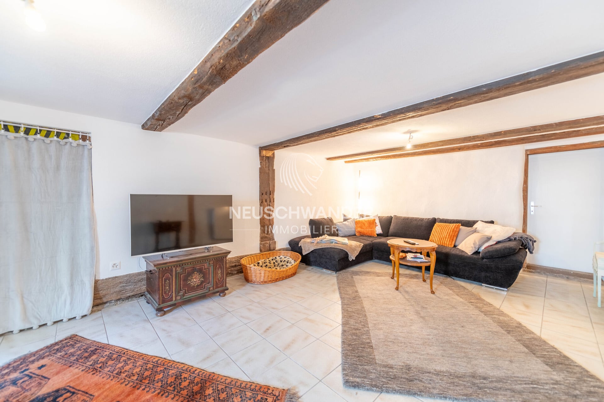 Maison rénovée de 5.5 pièces à Charmoille à vendre - photo 2